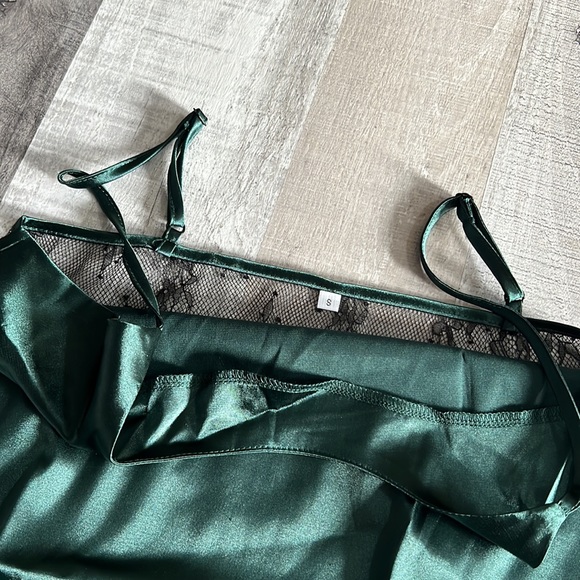 NWOT PAJAMA SET SATIN SPAGHETTI STRAP TOP WITH LONG PANTS NEVER WORN - Picture 10 of 14